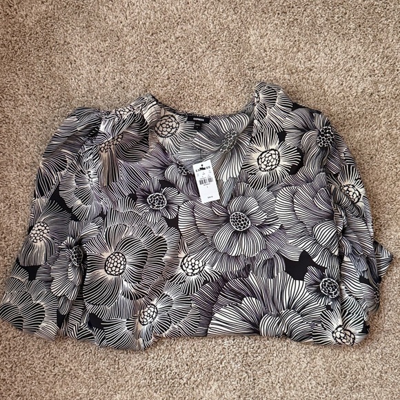 NWT Express floral Long sleeve Vneck - Picture 6 of 6